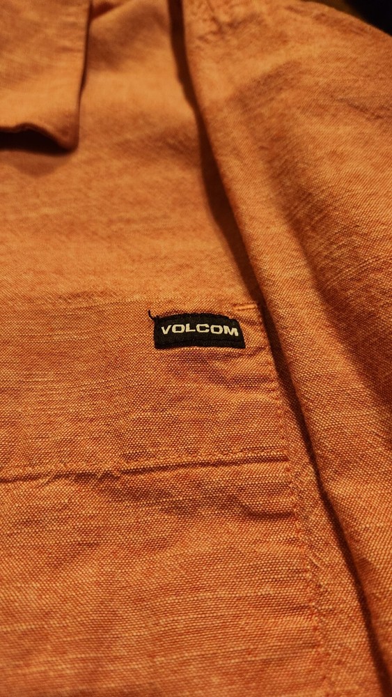 VOLCOM LONG SLEEVE BUTTON DOWN SHIRT SIZE MEDIUM SKATEBOARD SNOWBOARD