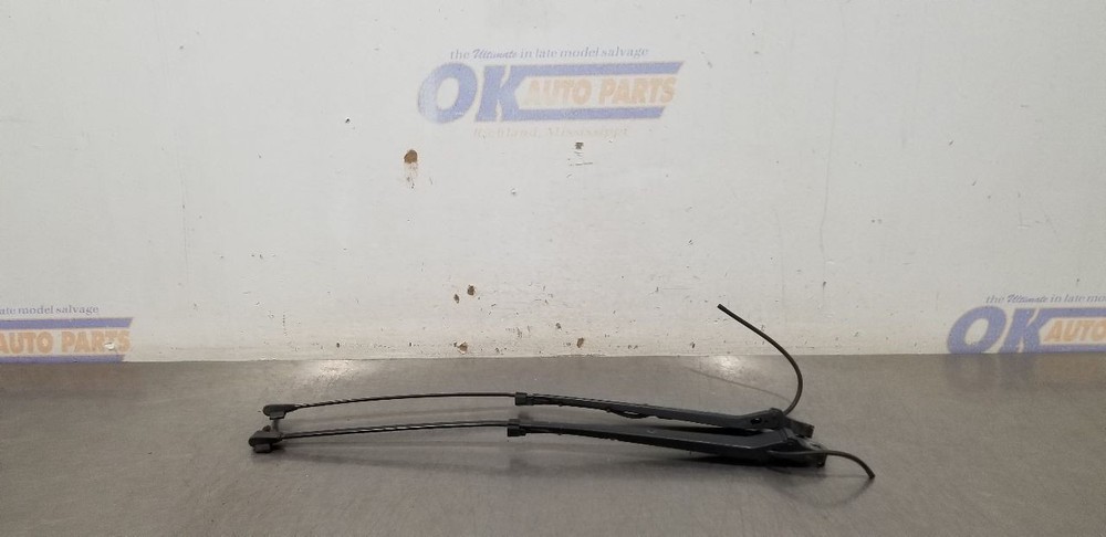 96 CHEVY IMPALA SS WINDSHIELD WIPER ARM SET PAIR