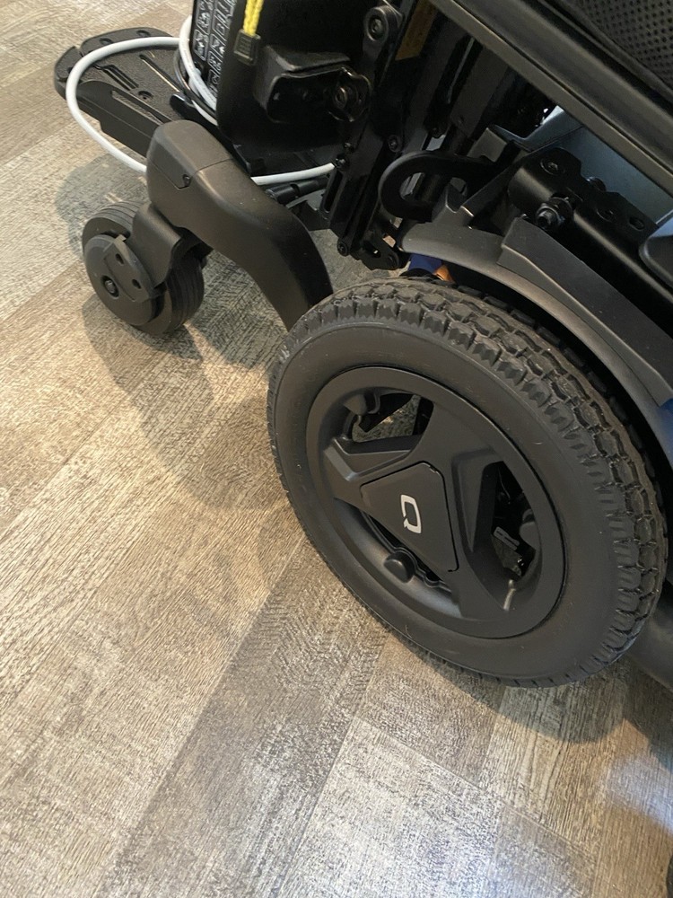 Quantum Q6 Edge 3 Power Wheelchair - Base Model - Excellent Condition