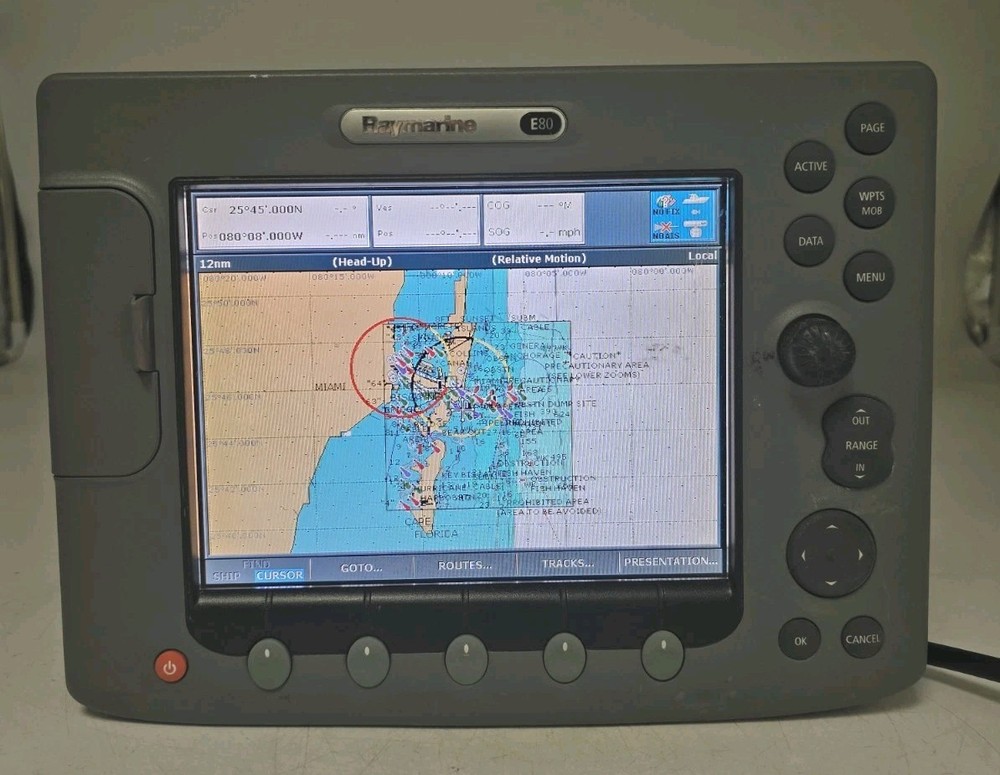 Raymarine E80 E02011 Marine GPS Chart Plotter Fishfinder Radar