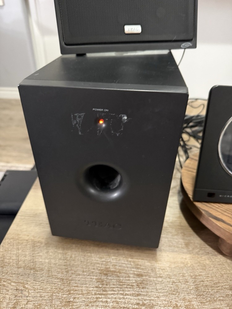 TEAC Micro Hi-Fi System MC-DX32i Subwoofer & Speakers, Remote, Ipod, CD Player
