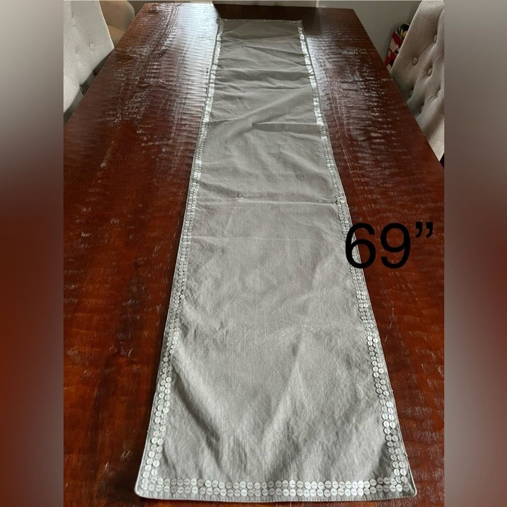 Table runner grey & silver sequins
