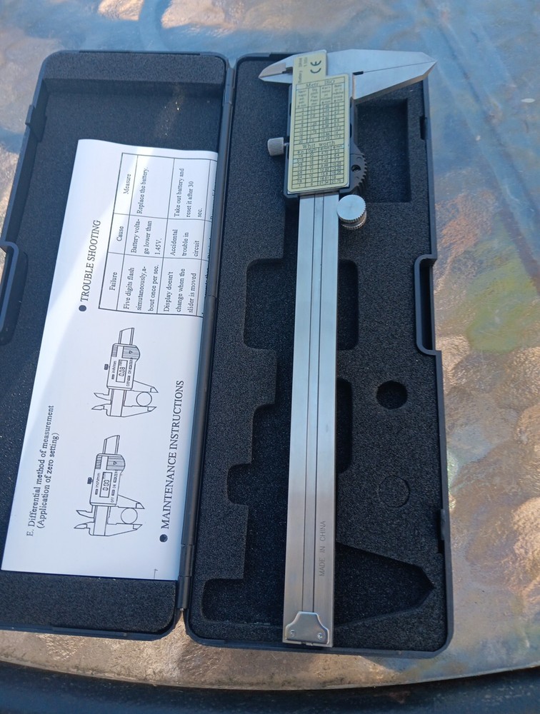 Electronic Digital Caliper 0-150mm With Case and Battery