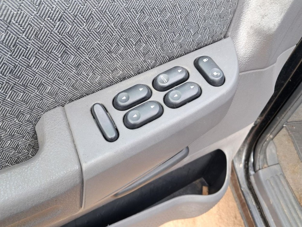 EXPLORER 2003 Glove Box 4838550
