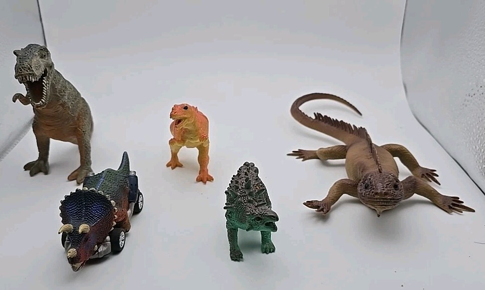 5 Random Dinosaur Toys 4"