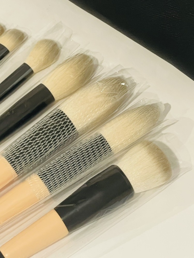 LIDAV Beauty Makeup Brushes Premium. 12 Pcs Set + Case .
