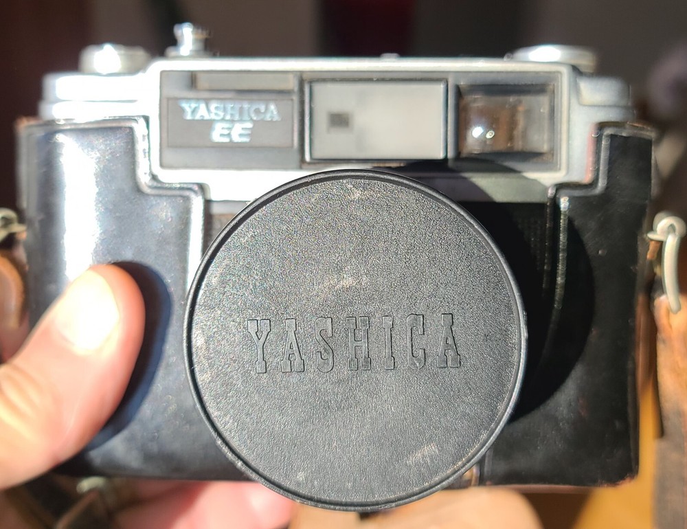 Yashica EE Rangefinder Camera W/4.5cmf:1.9, Tested Working. Case,cap 9+