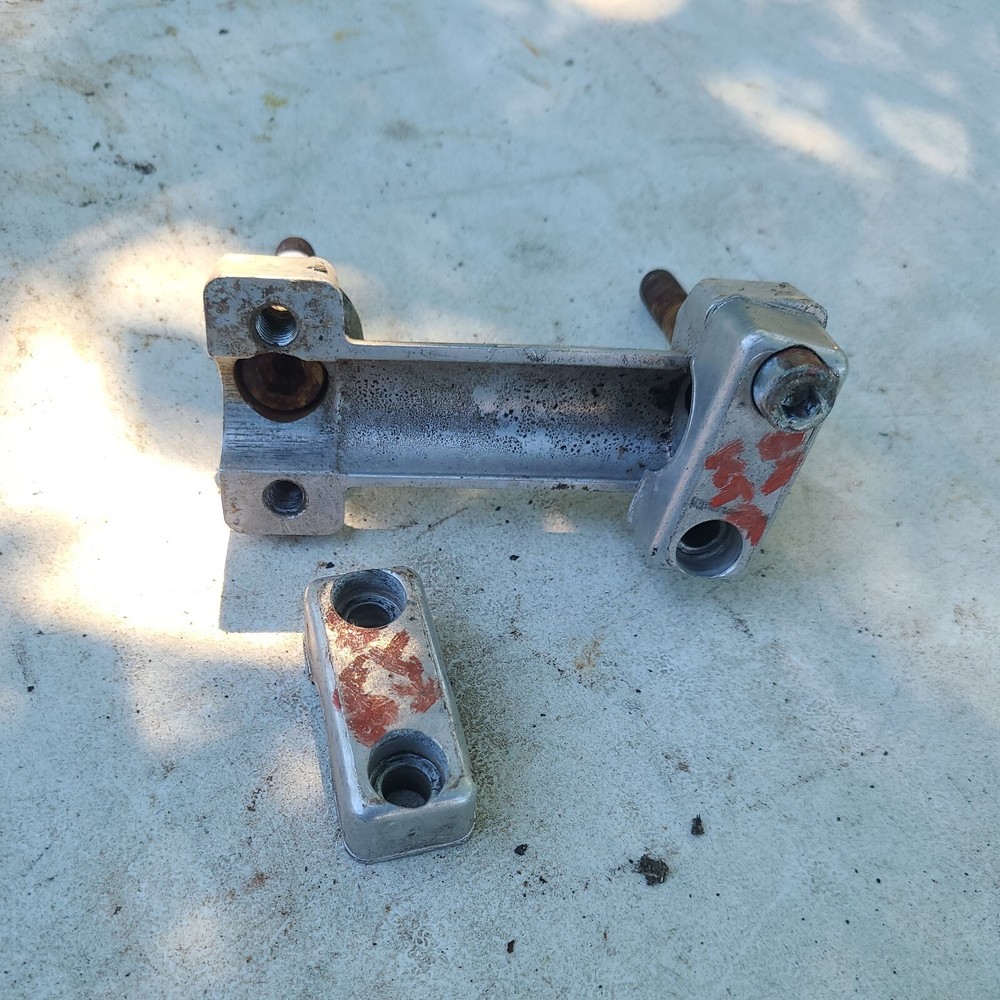 1989 89 KTM 350 HANDLEBAR CLAMP MOUNT