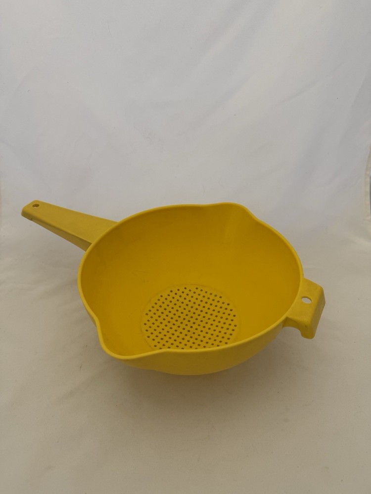 Vintage Tupperware 2 Quart Colander Strainer w/Handle 2 Pour Spouts Yellow Read