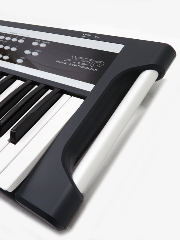 KORG X50-61 Synthesizer