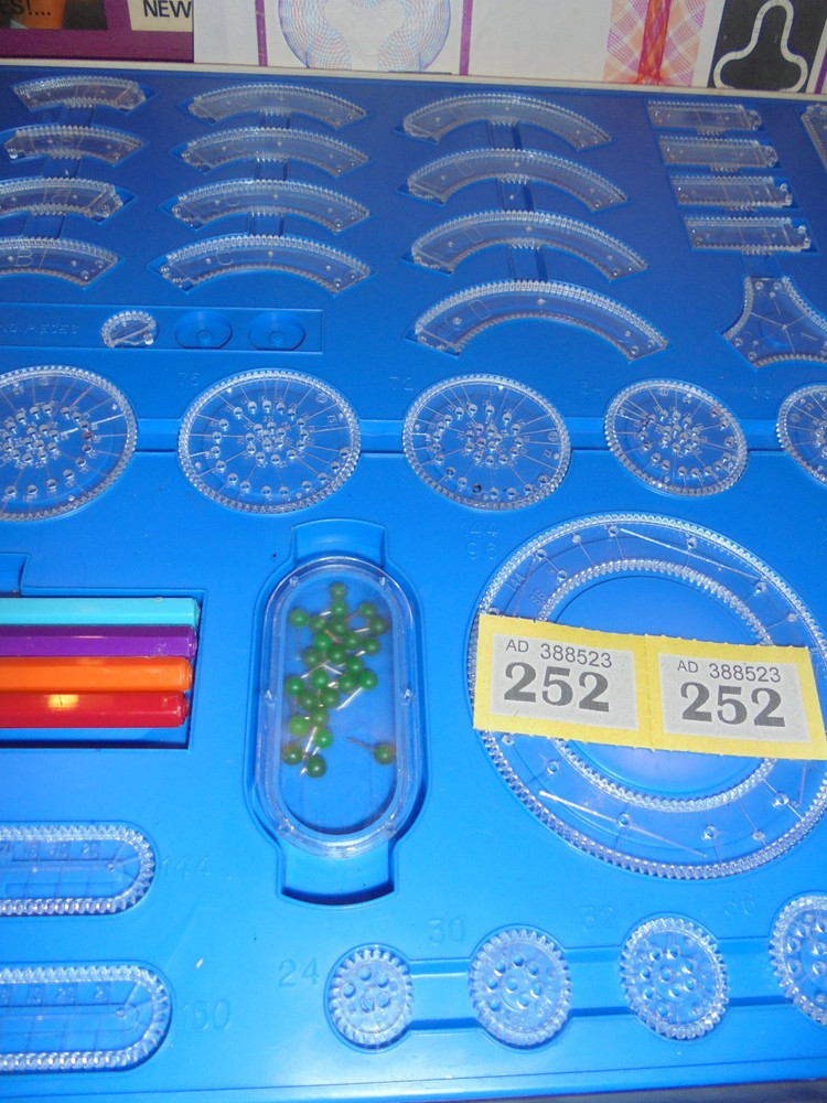 Vintage SUPER Spirograph - WITH ORIGINAL PENS - Missing Some Cogs - (Y252)