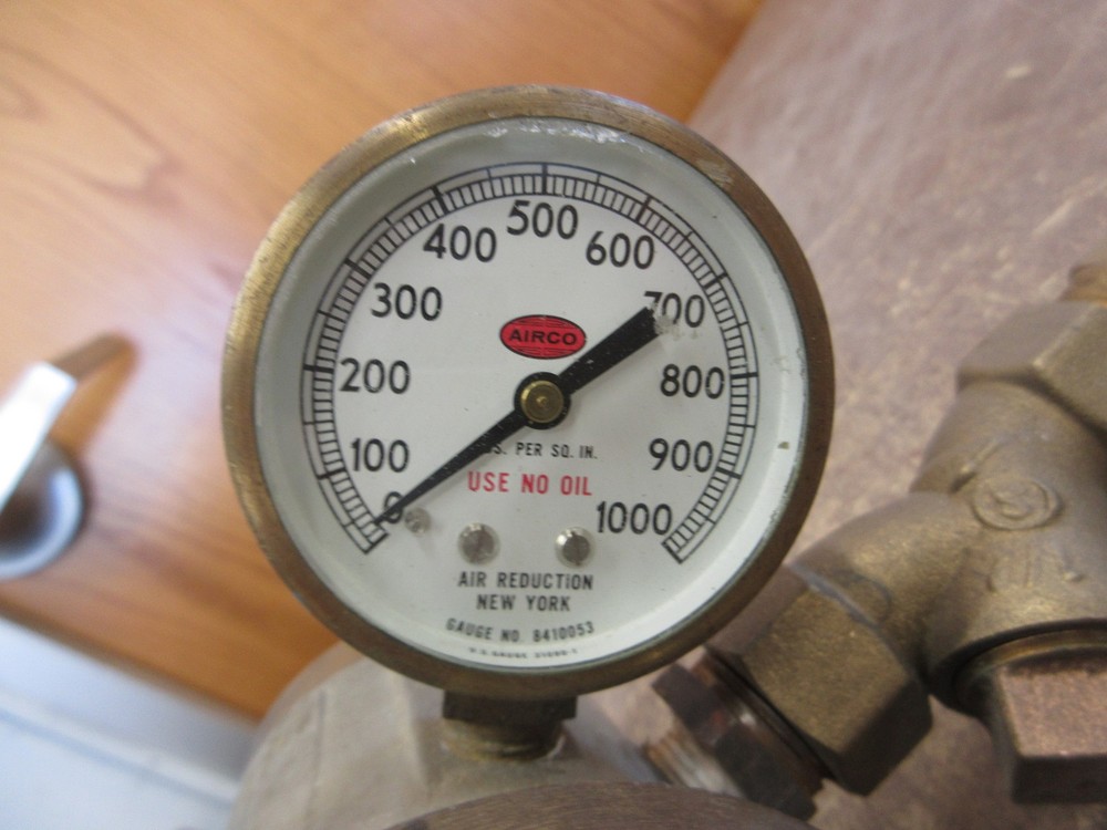 Union Carbide Linde Regulator R-69 Used