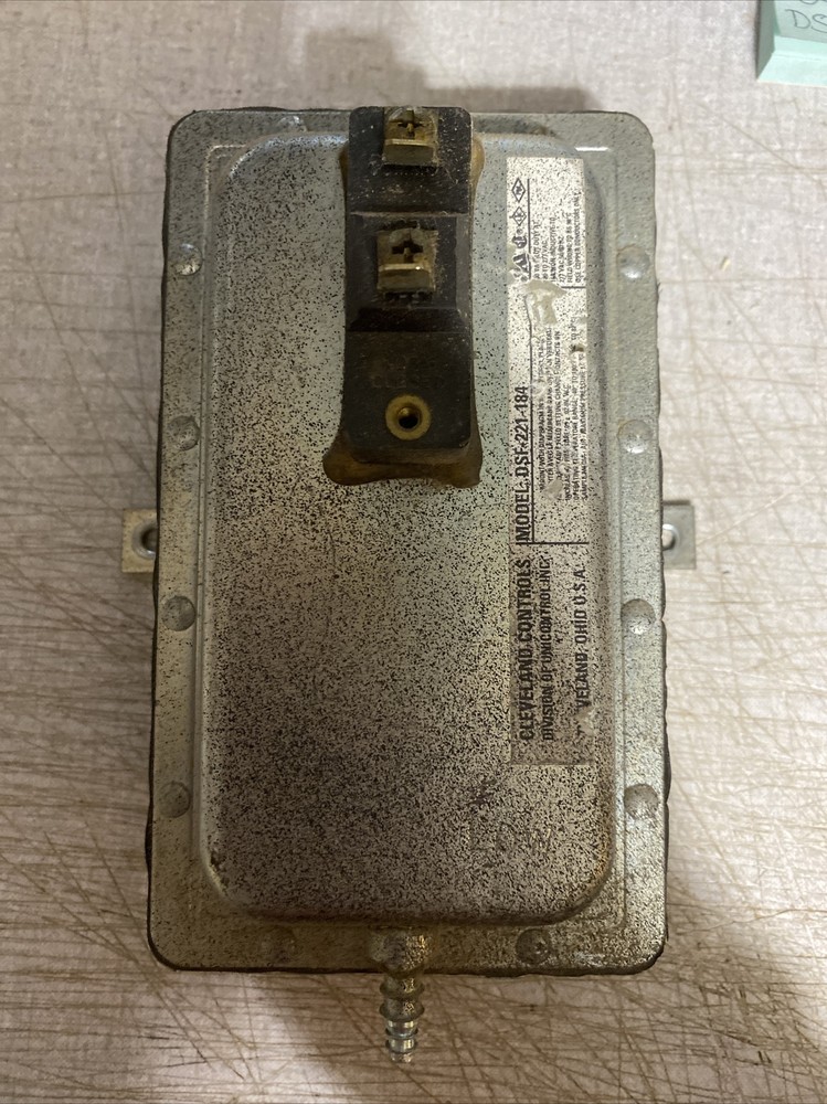 Cleveland Controls Pressure Switch DSF 221 184