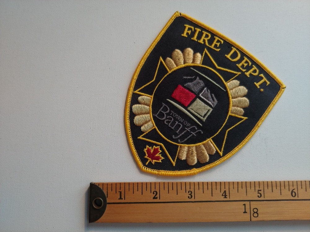 * POMPIER FIREFIGHTER FIRE DEPT BANFF ALBERTA PATCH CREST ECUSSON *