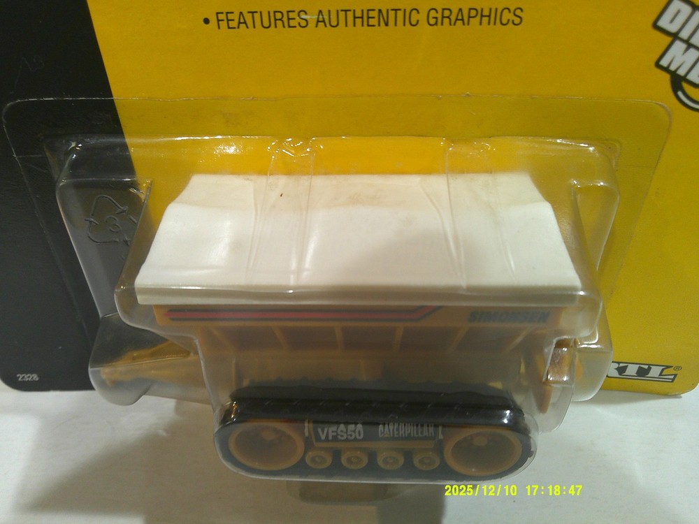 ERTL CAT Versatile Flotation System VFS50 Undercarriage w/ Spreader 1:64 Scale