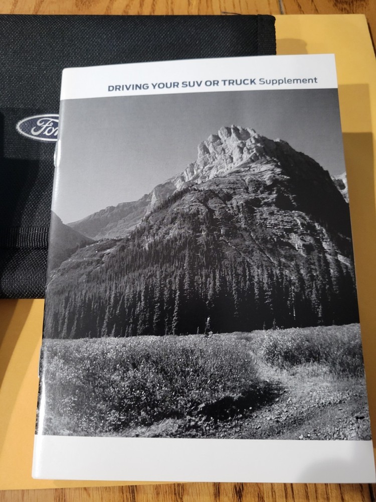 2017 FORD ESCAPE OWNERS MANUAL & CASE (QUICK REF & DRV SUPPL)