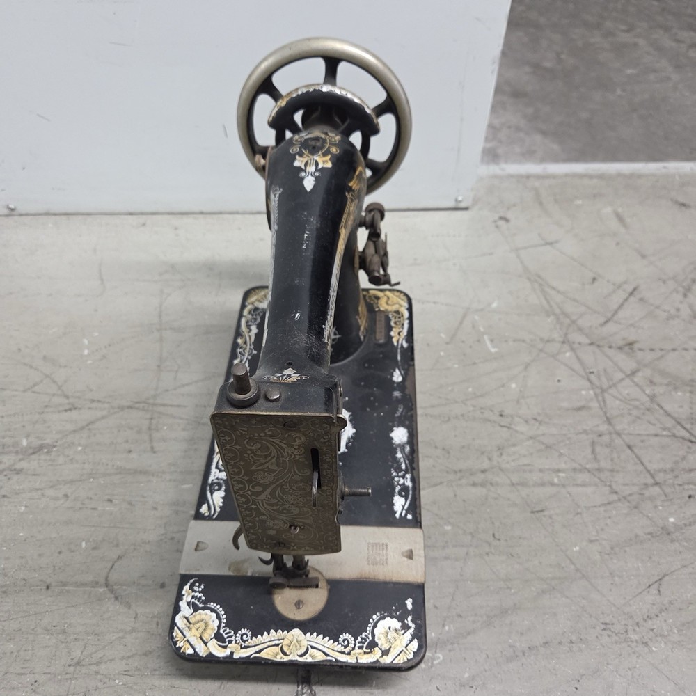 Singer Vintage Sewing Machine B1488968