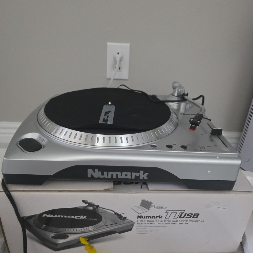 Numark TT USB Professional DJ Turntable W/ Cord Excelent Condition