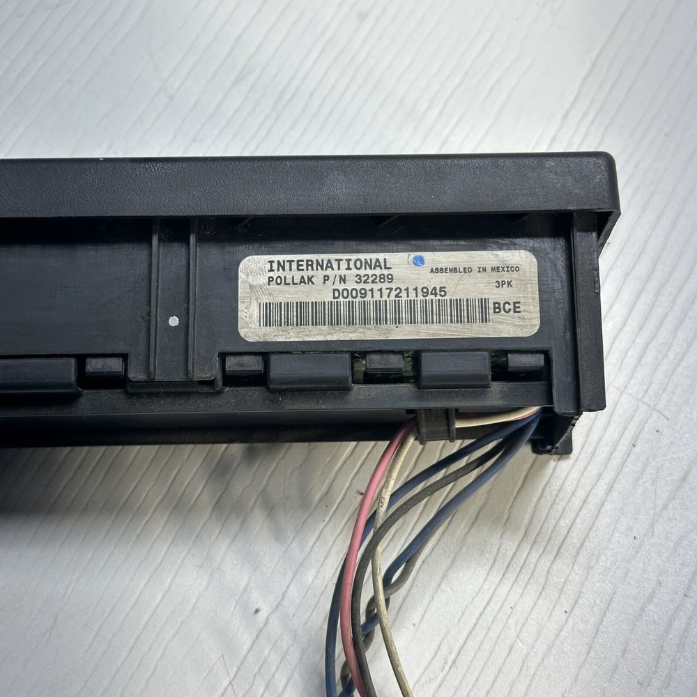 International SWITCH PANEL TRIM OEM 32289