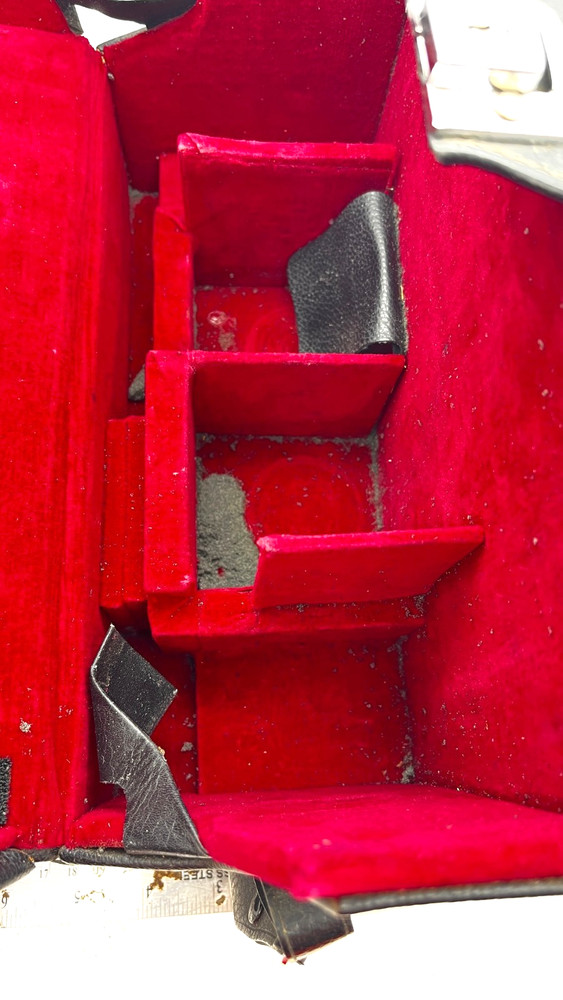 Minolta SRT 101, Leather Case w/ Strap