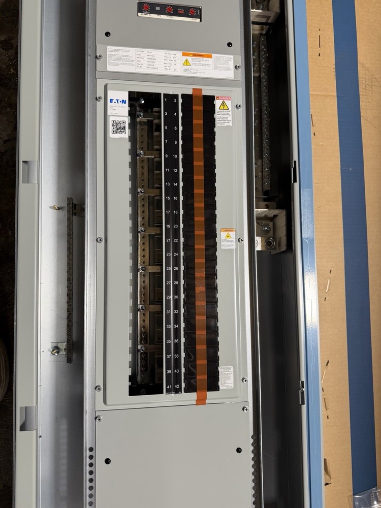 1-300 AMP 208/120V MAIN BREAKER PANELBOARD 42 SPACE 3PHASE 4WIRE COMPLETE PANEL