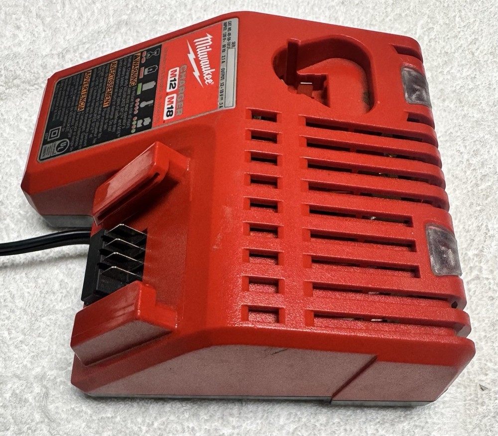 Milwaukee Short Throw Press Tool (2674-20)