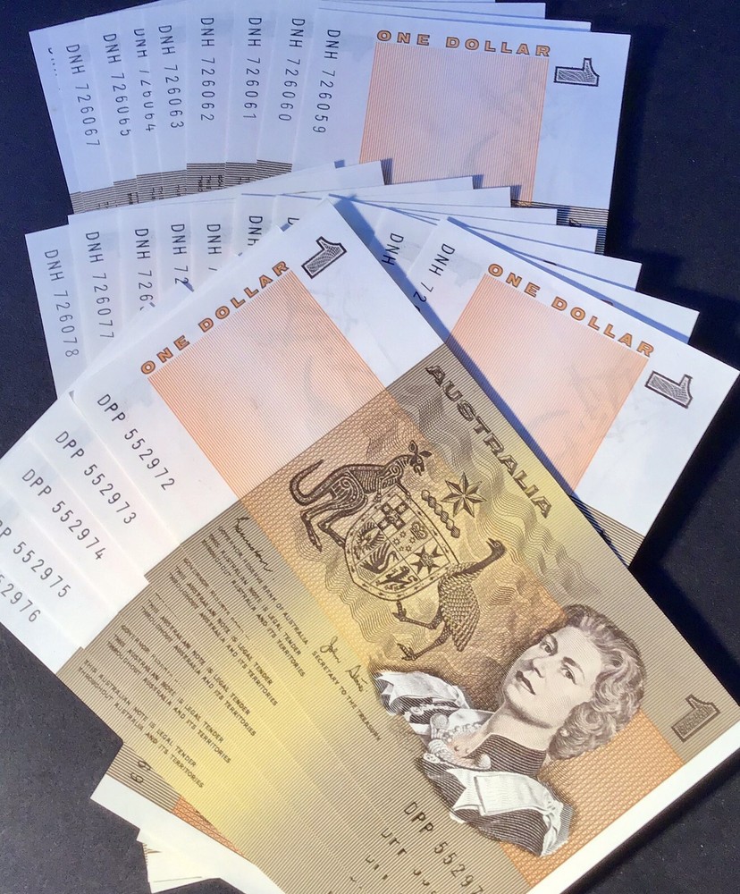 Australian Paper $1 Paper Note UnCirculated Condition. In Sequence X 5