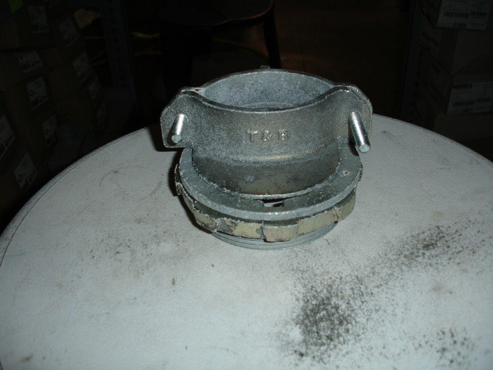 Thomas & Betts 3310 3-1/2" 2SCR NMC CONN