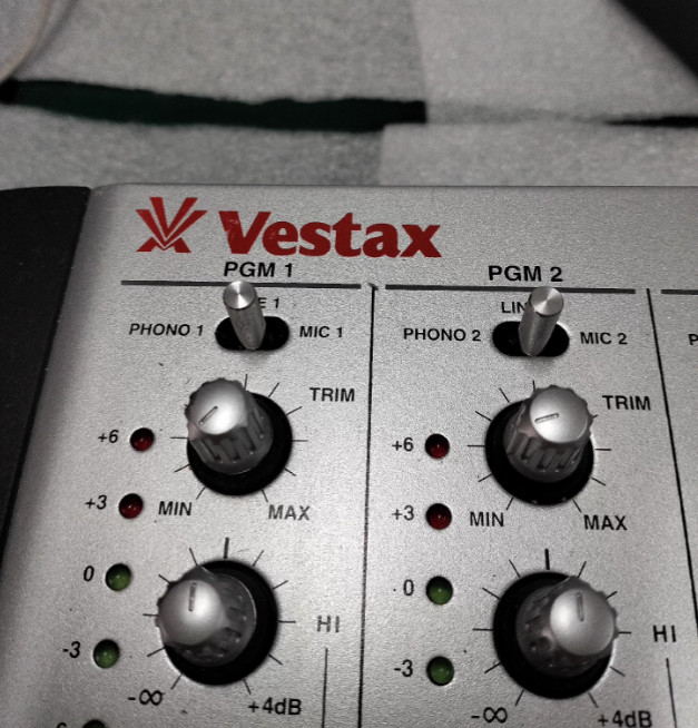 1pcs Vestax VMC-004XL Mixing Console