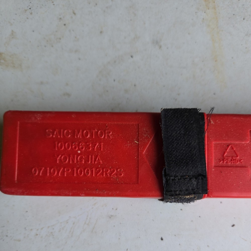 car warning triangle