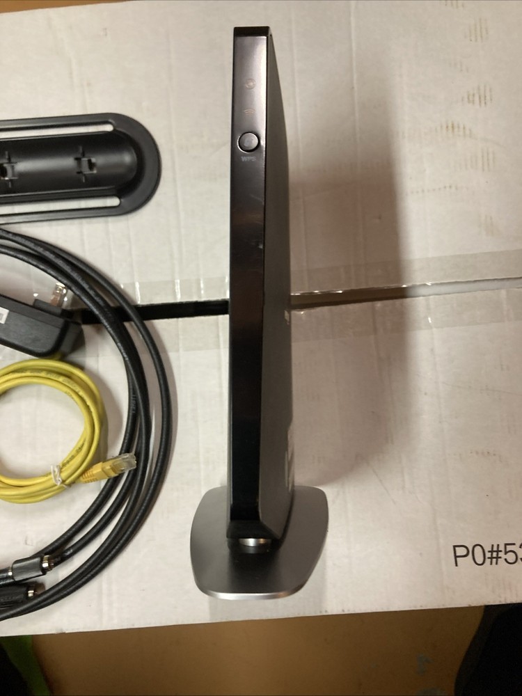 Verizon Fios Router With Cables.