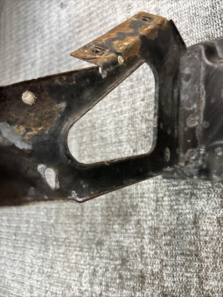 gmc sierra 3500 battery tray 2000