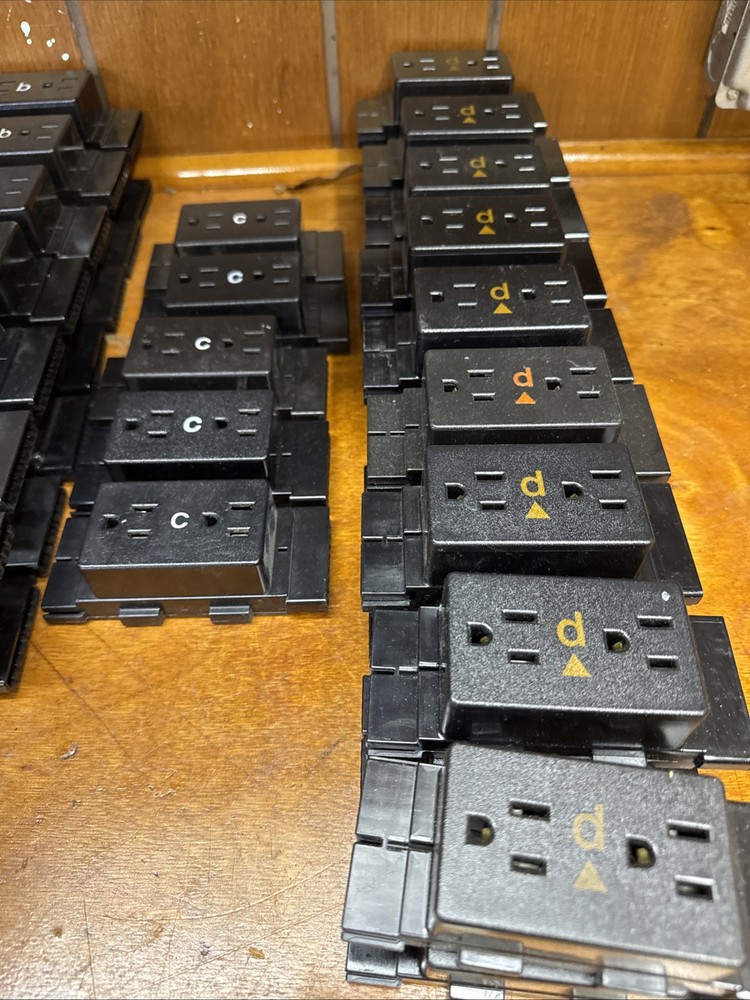 Herman Miller receptacles (58 ) LOT.
