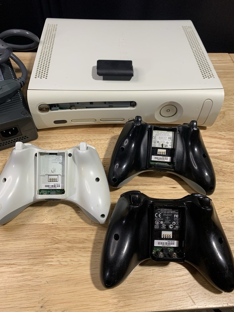 Microsoft Xbox 360 Console Bundle NewPowercord Ghost Controllers READdescription