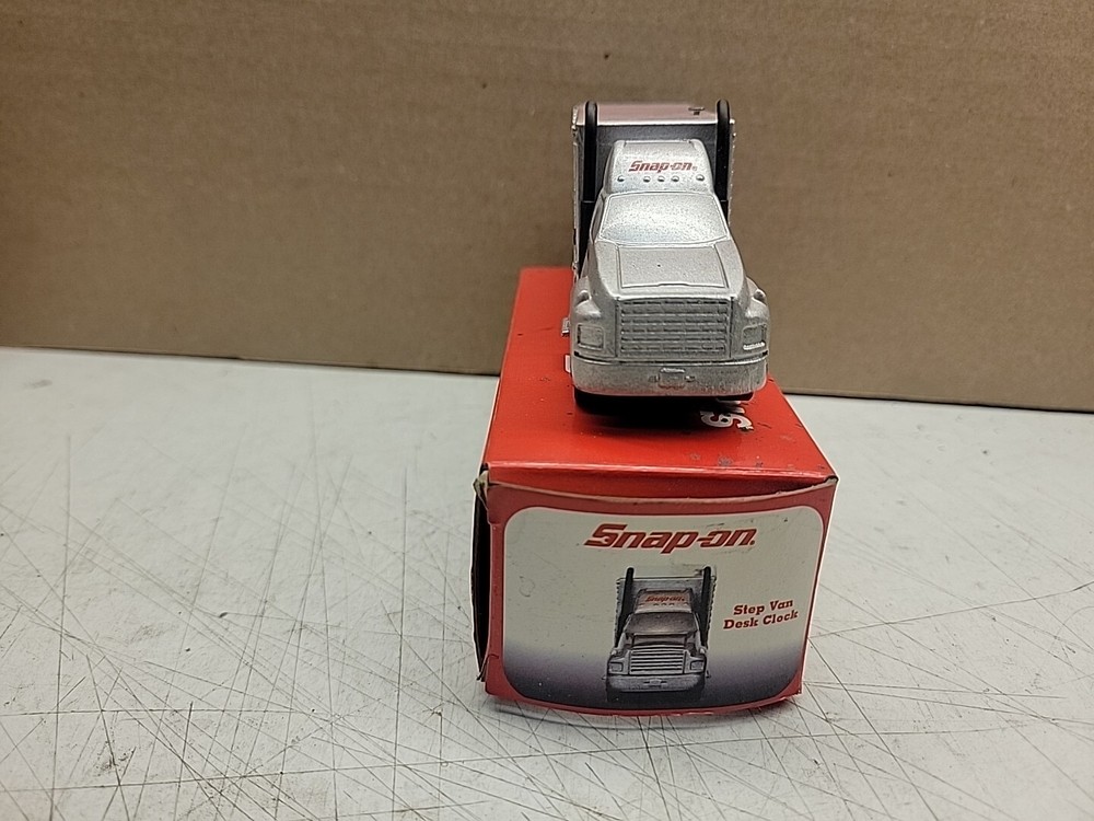 Snap On Step Van Desk Clock New SSX13T100