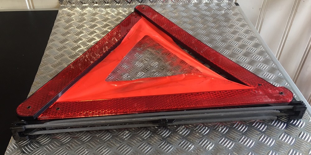 BMW WARNING TRIANGLE SAFETY EMERGENCY WARNING TRIANGLE 030001 B86A