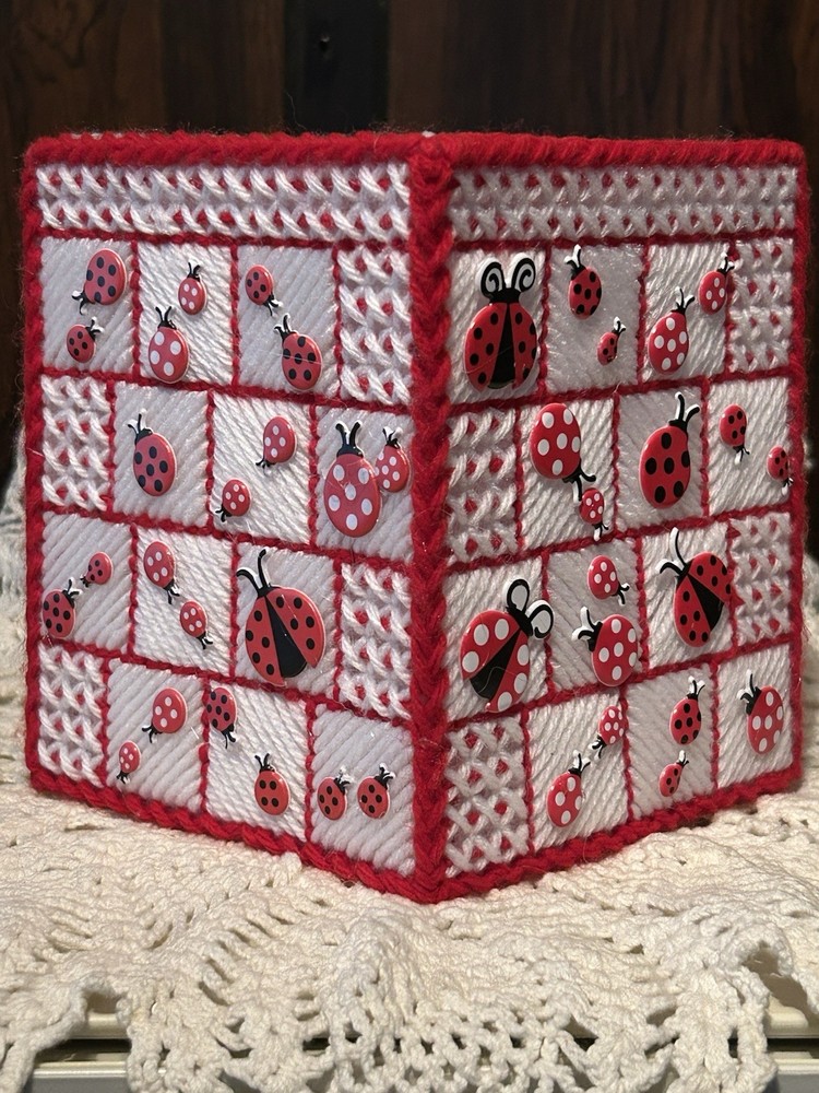 LADYBUG SAMPLER RED & WHITE   NEW HANDMADE  PLASTIC CANVAS TISSUE BOX COVER CUBE