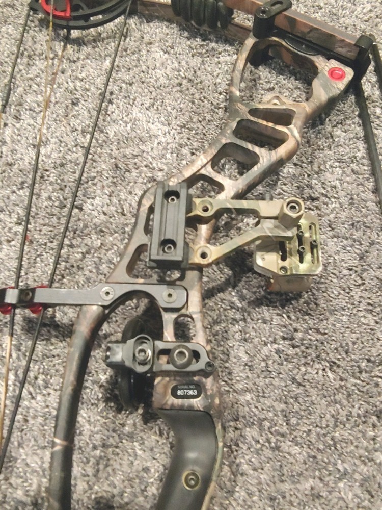 Hoyt Vector 32 RH Compound Bow Package 28in 60lbs.