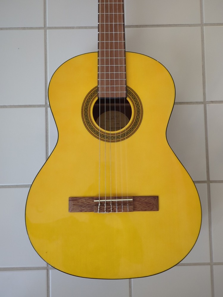 Lucero LC100 Classical Guitar Natural
