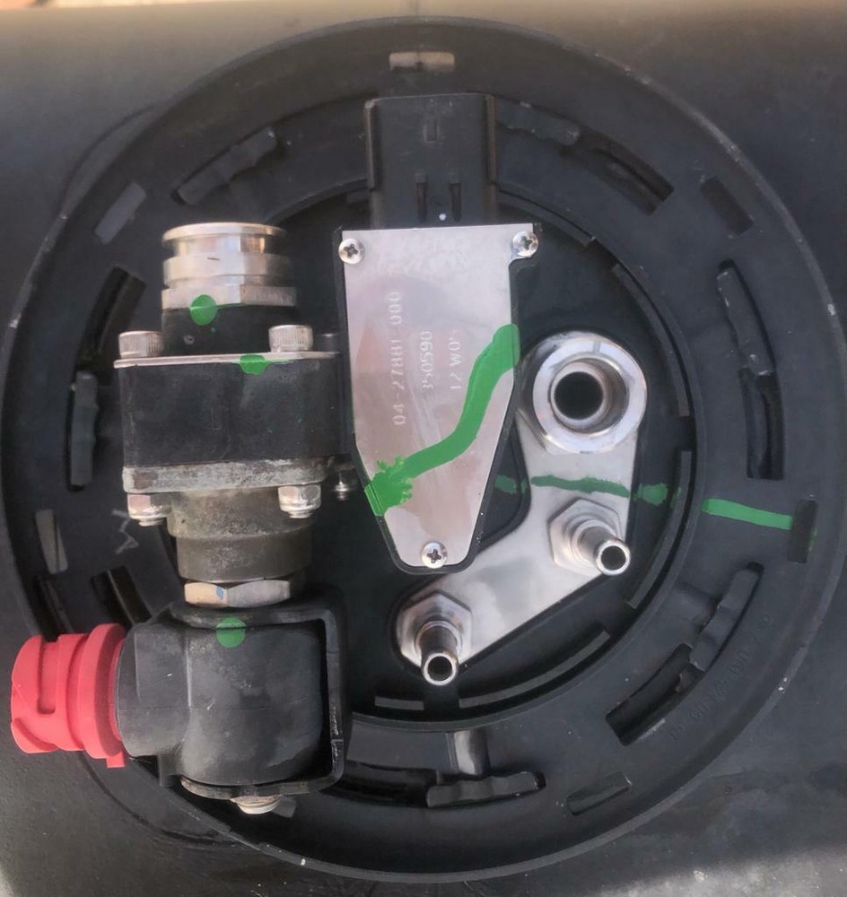 FREIGHTLINER DEF TANK WITH SENDING UNIT