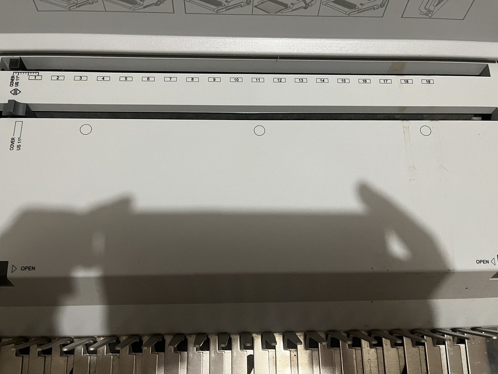 GBC Combbind C300 Binding Machine Plastic Comb