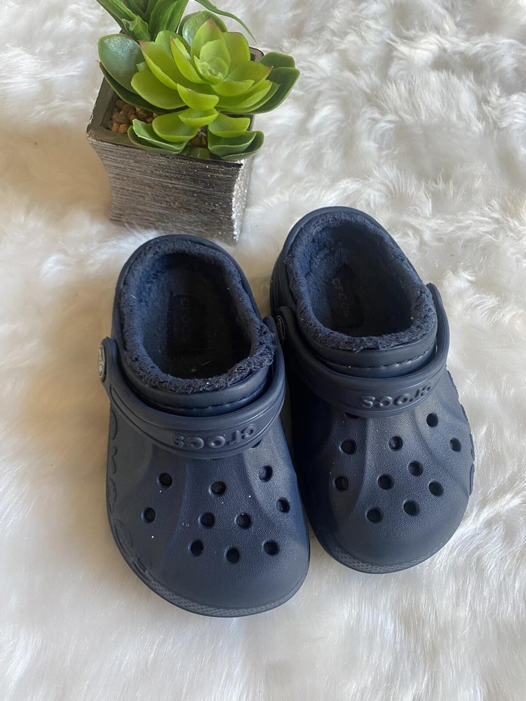 Crocs Classic Navy Blue Fuzzy Lined Clogs Size 8 (Kids)