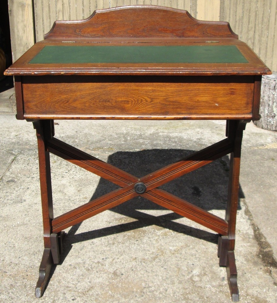 EASTLAKE STUDENT DESK