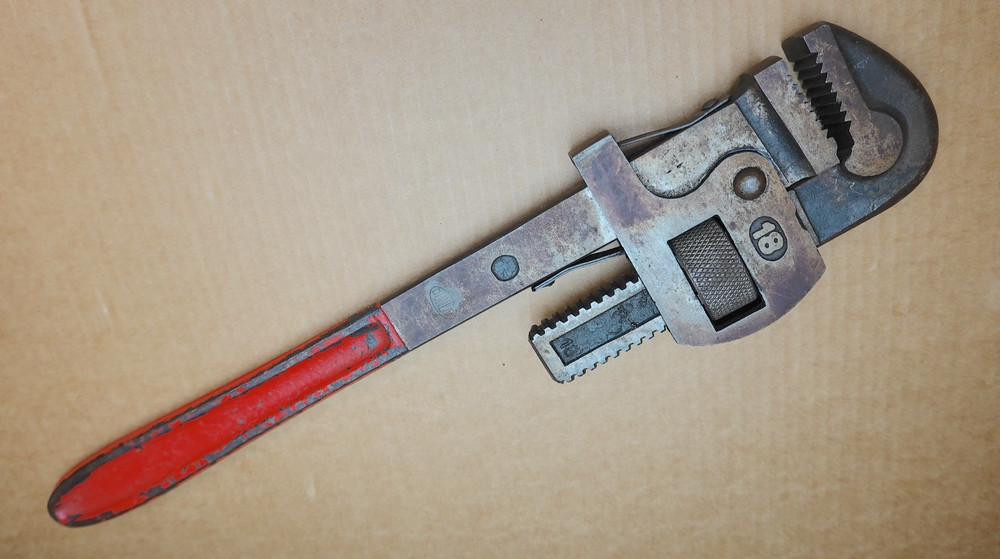 DUNLAP 18"  PIPE WRENCH . MADE IN GERMANY