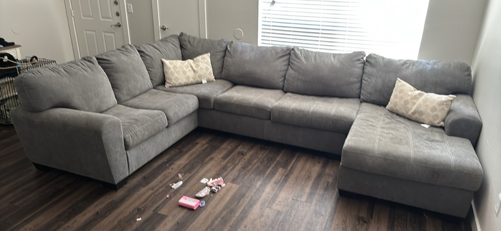 Benchcraft couch