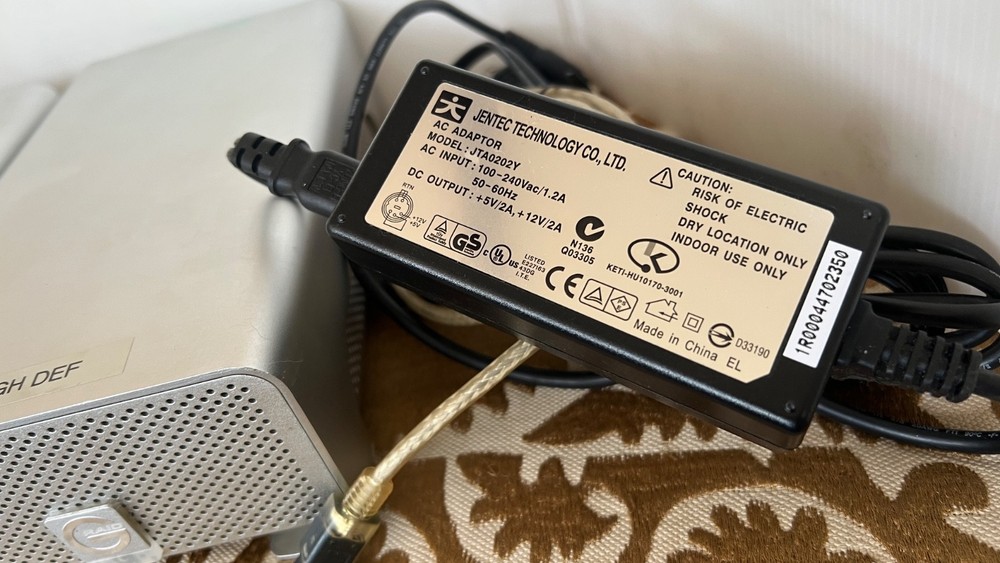 2 G-technology G-Raid External Hard drive 320 320gb SanDisk & cords