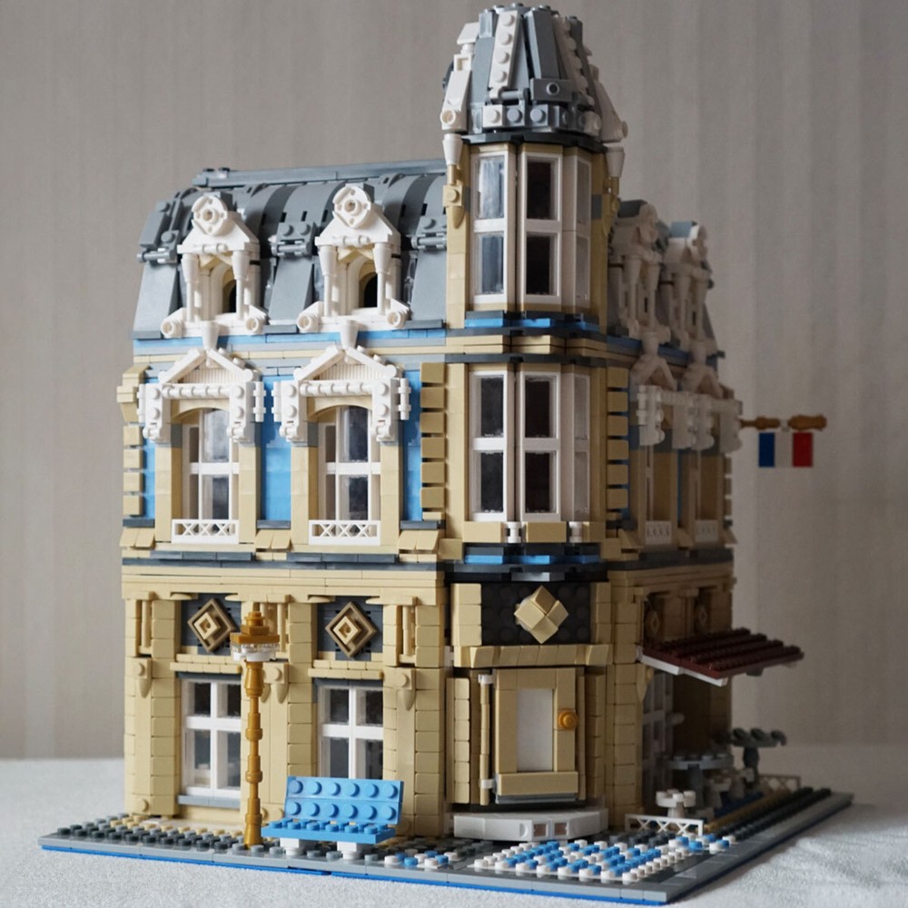 C4279 Modular Building with Bakery, Museum and a Cafe Theme 3226 Pieces