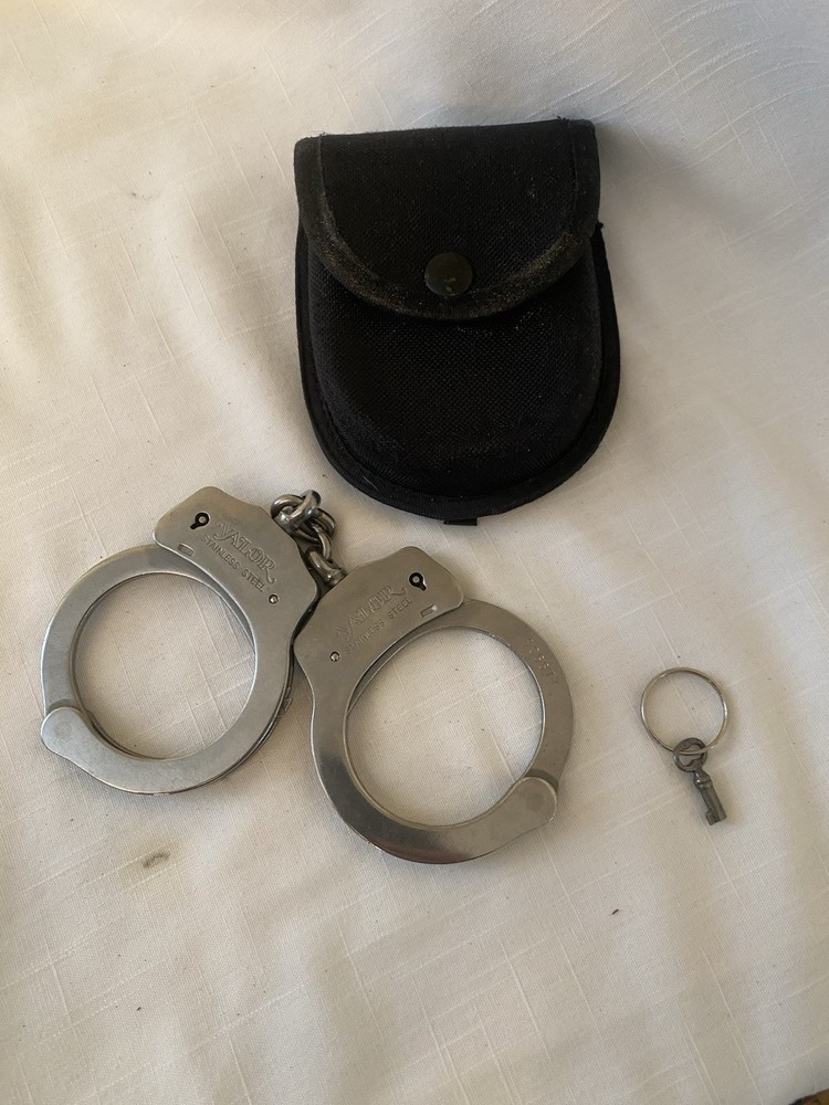 Valor Stainless Steel Handcuffs With Key & Case