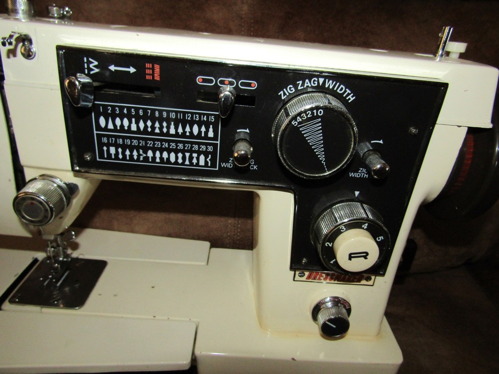 VINTAGE DRESSMAKER 1875 SEWING MACHINE