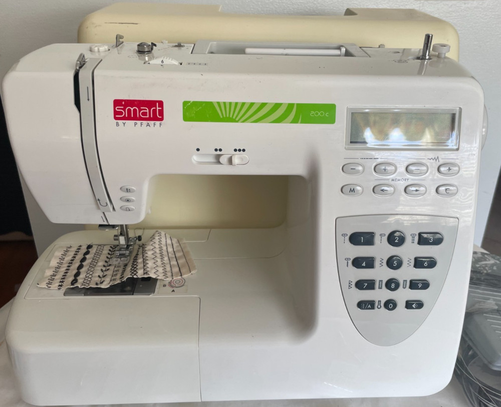 Pfaff Smart 200c Computerized Sewing Machine –  40 Stitches